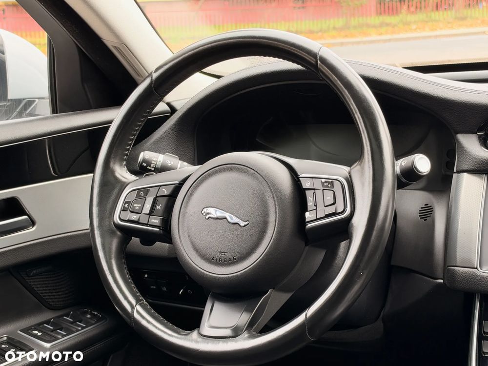 Jaguar XF 3.0 TDV6 300 Sport - 38