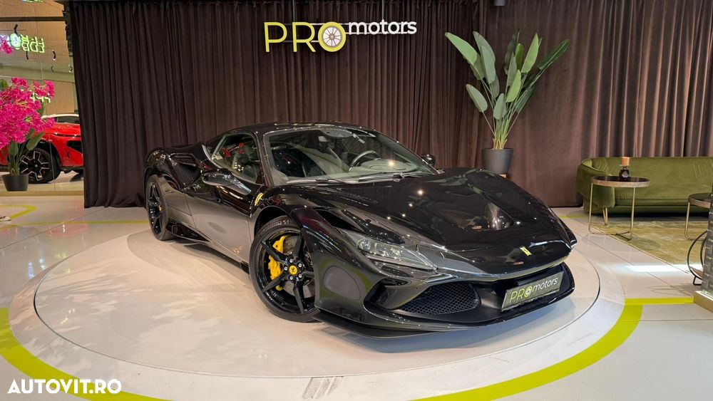 Ferrari F8 - 1