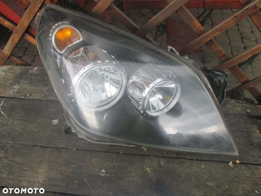 lampa prawa Opel Astra 3 H Hella orginał Europa - 1
