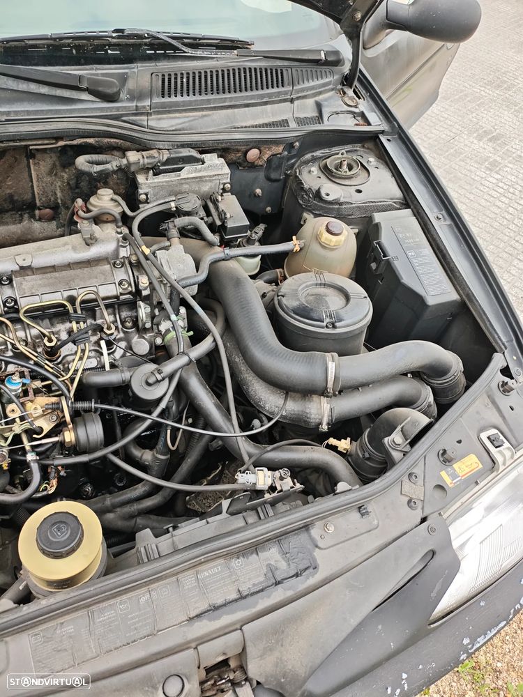 Renault Mégane 1.9 TD RT - 5