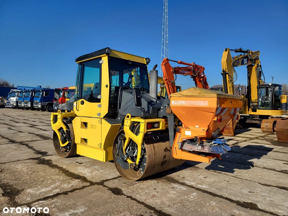 Bomag BW 154 AP 4 AM + rozsypywacz grysu z Niemiec - 5