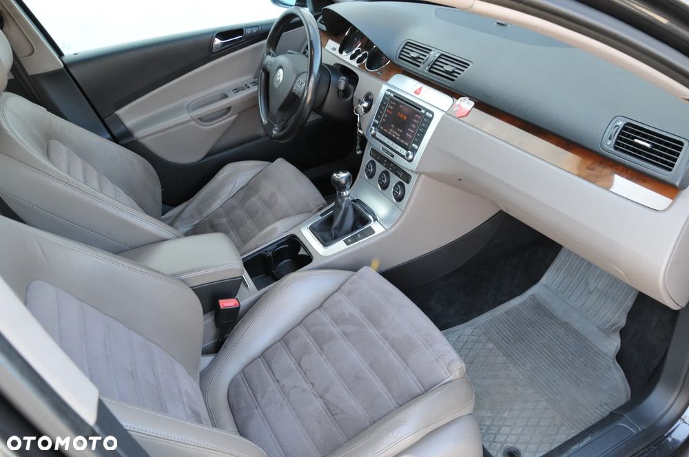 Volkswagen Passat 2.0 TDI DPF Highline - 19