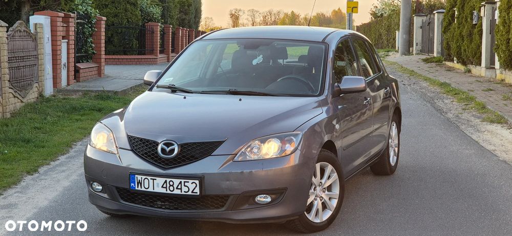 Mazda 3 1.6 Active + - 25