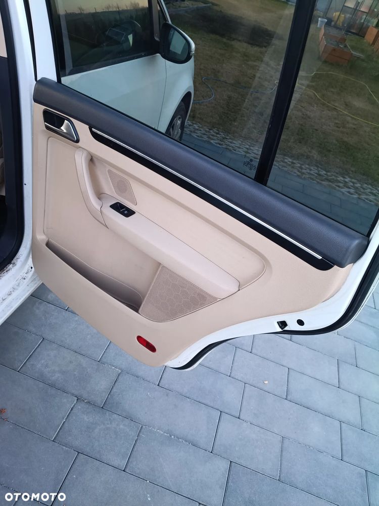 Volkswagen Touran 2.0 TDI DPF Highline DSG - 4