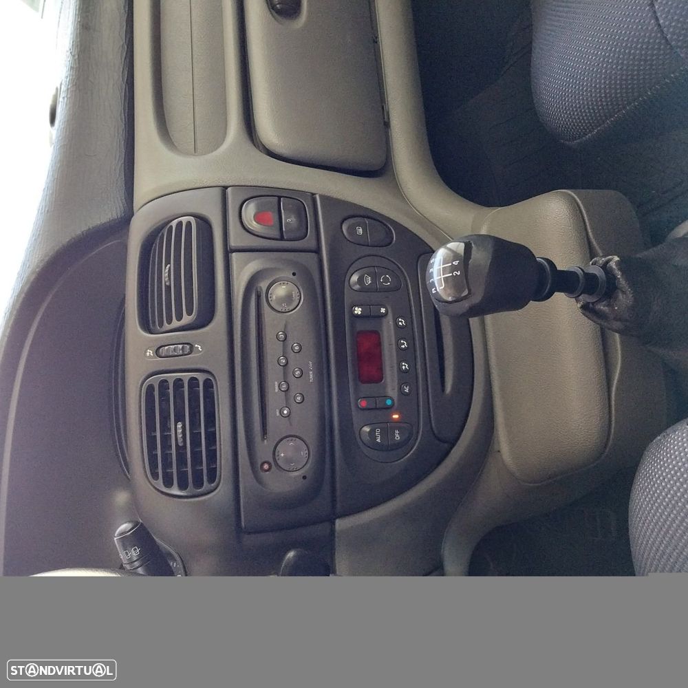 Renault Scénic 1.4 16V RTE - 17