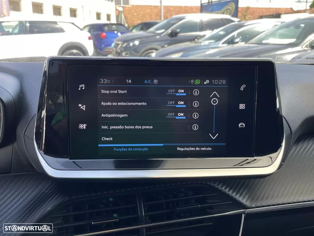 Peugeot 2008 1.2 PureTech Active EAT8 - 29