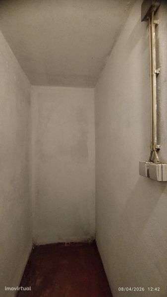 Lugar de garagem com arrumos - Grande imagem: 2/3