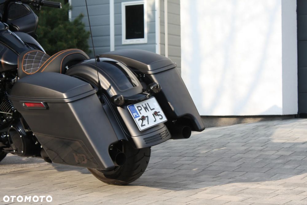 Harley-Davidson Touring Road Glide - 23