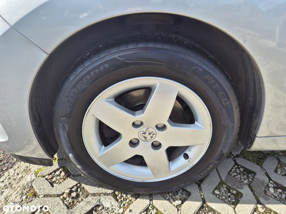 Peugeot 207 1.4 16V Trendy - 4