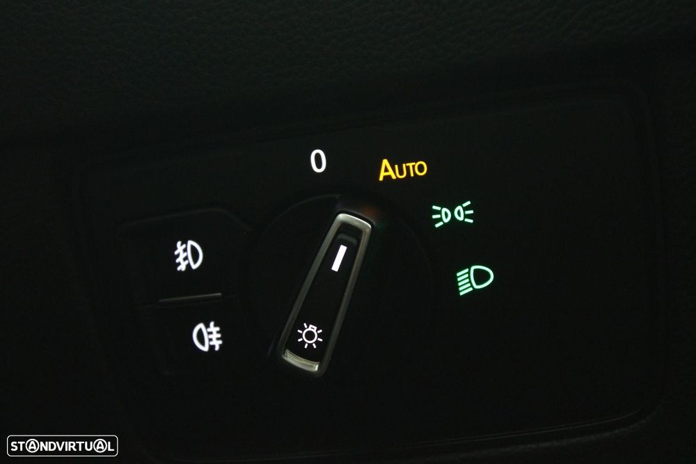 Volkswagen Passat Variant 2.0 TDI Business DSG — fotografia 31