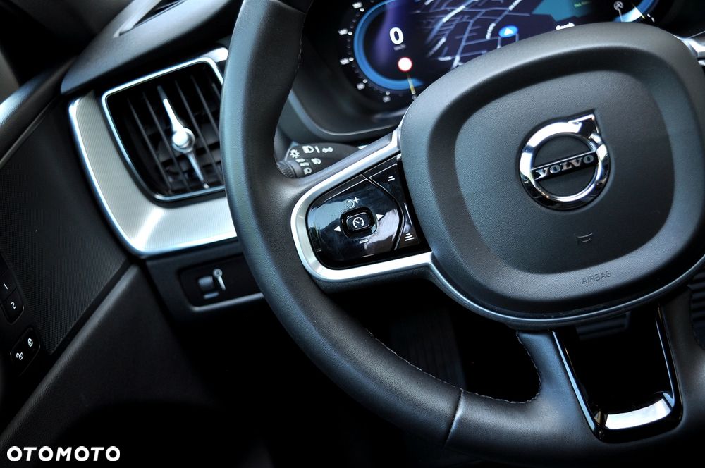 Volvo XC 60 B4 D R-Design - 24