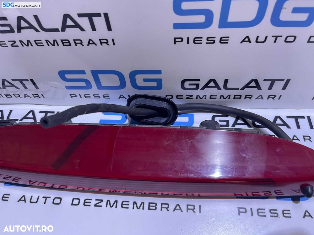 Lampa Tripla Stop Auxiliar Central Luneta Geam Sticla Hayon Haion Portbagaj Renault Clio 3 Break Grandtour 2005 - 2013 Cod 8200618714 - 3