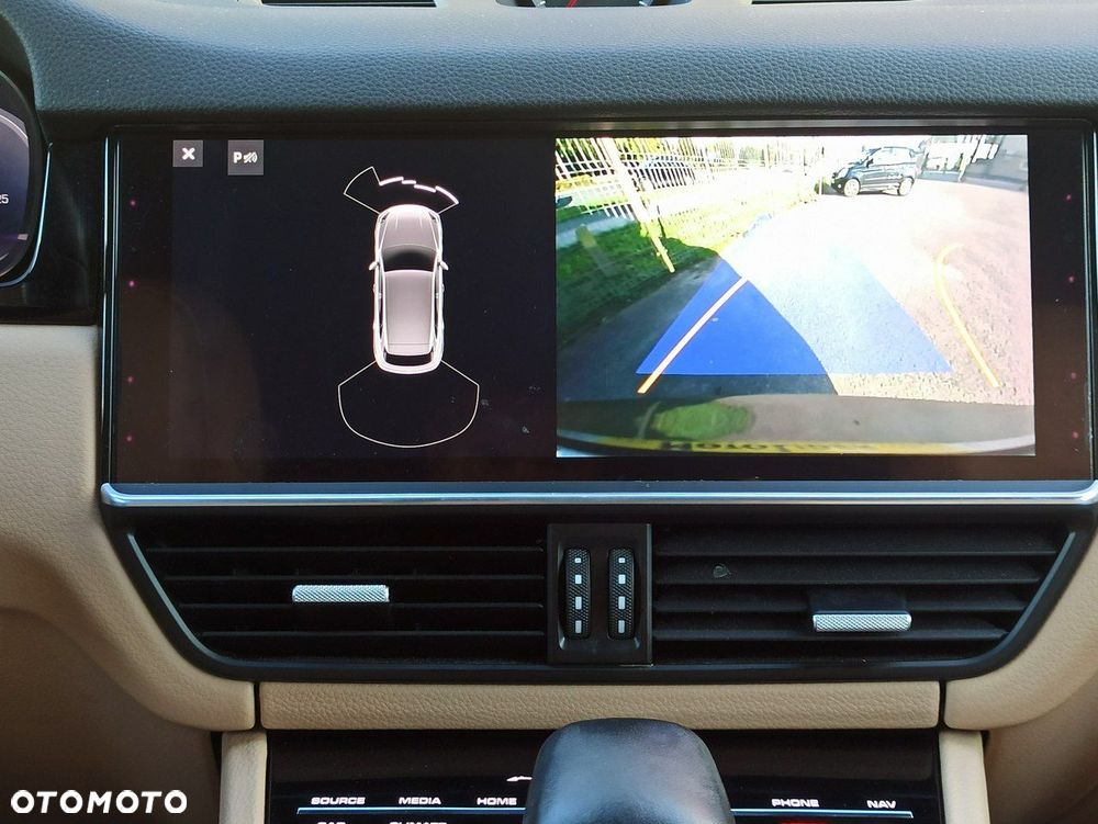 Porsche Cayenne - 23