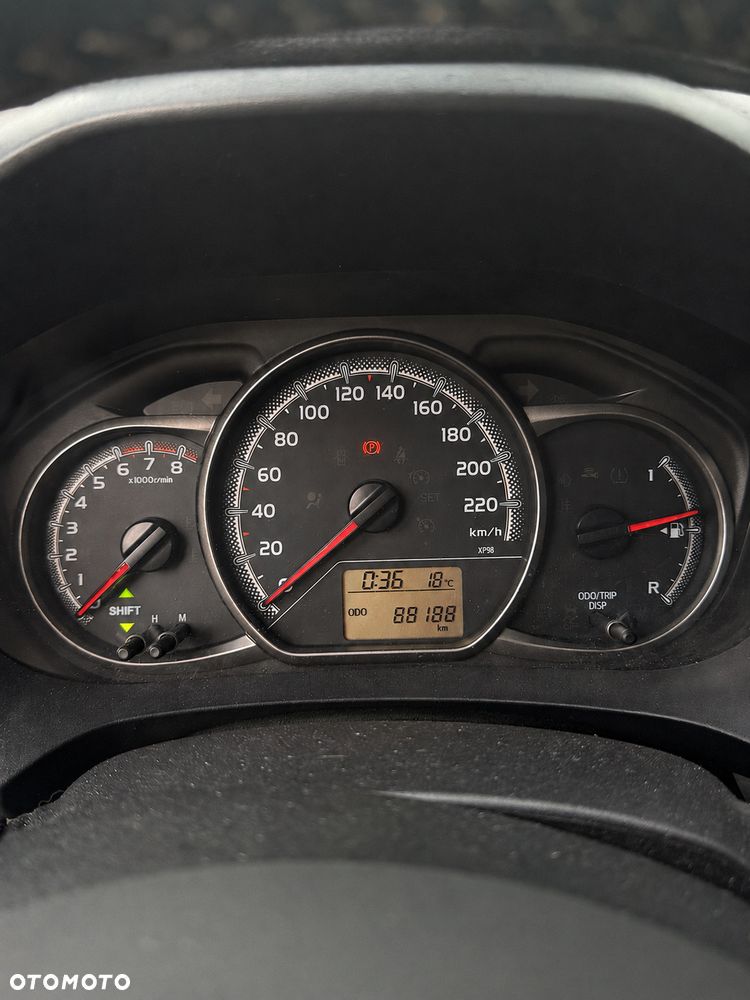 Toyota Yaris 1.33 Premium - 8