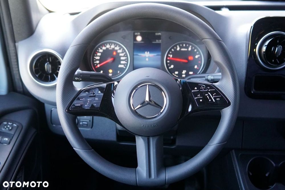 Mercedes-Benz Sprinter - 14