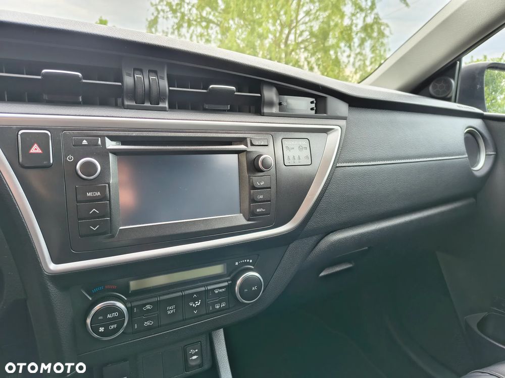 Toyota Auris 1.6 Premium - 12