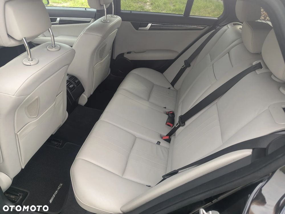Mercedes-Benz Klasa C 300 CDI BlueEff 4-Matic Avantgarde - 18