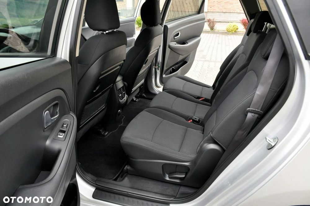 Kia Carens - 21