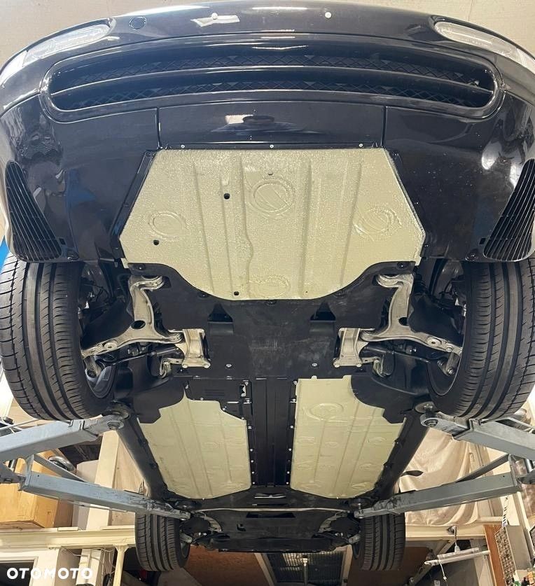 Porsche 911 Carrera 4 - 14