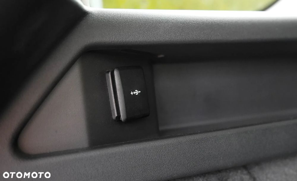 Land Rover Discovery Sport - 34