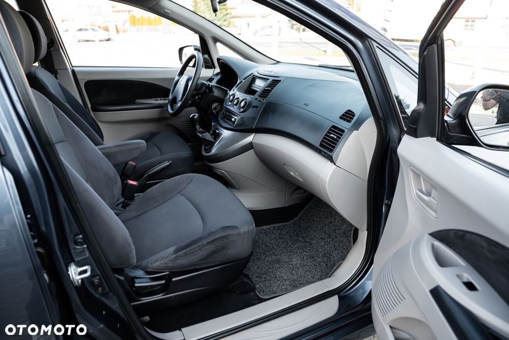 Mitsubishi Grandis 2.4 Invite - 23