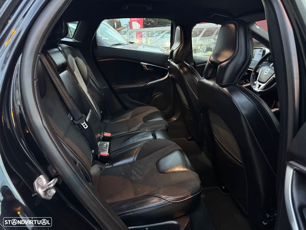 Volvo V40 D2 R Design - 45
