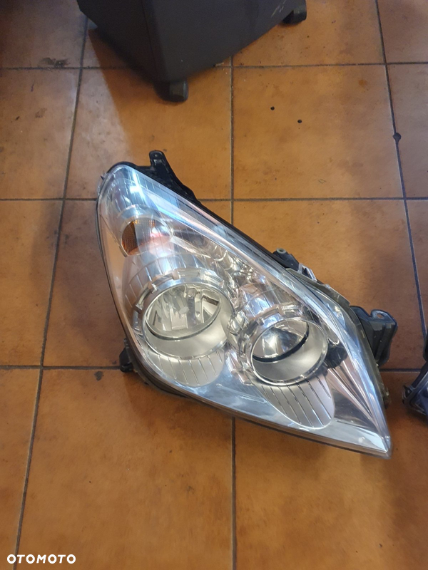 REFLEKTOR PRAWY OPEL ASTRA H III LIFT