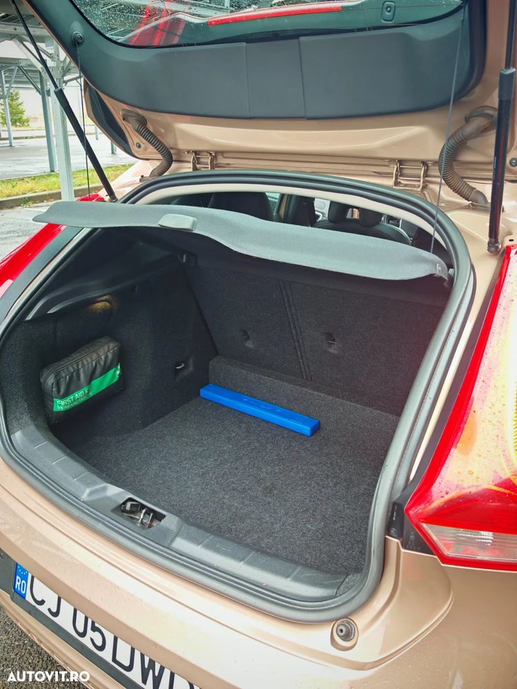 Volvo V40 Cross Country D2 - 16