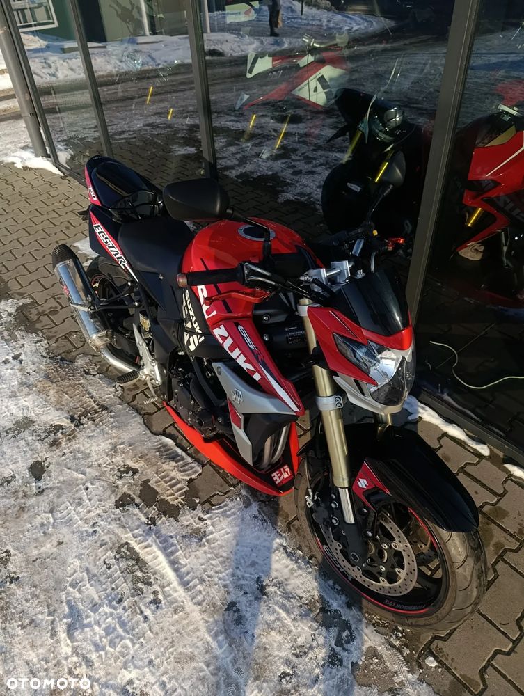 Suzuki GSR - 2