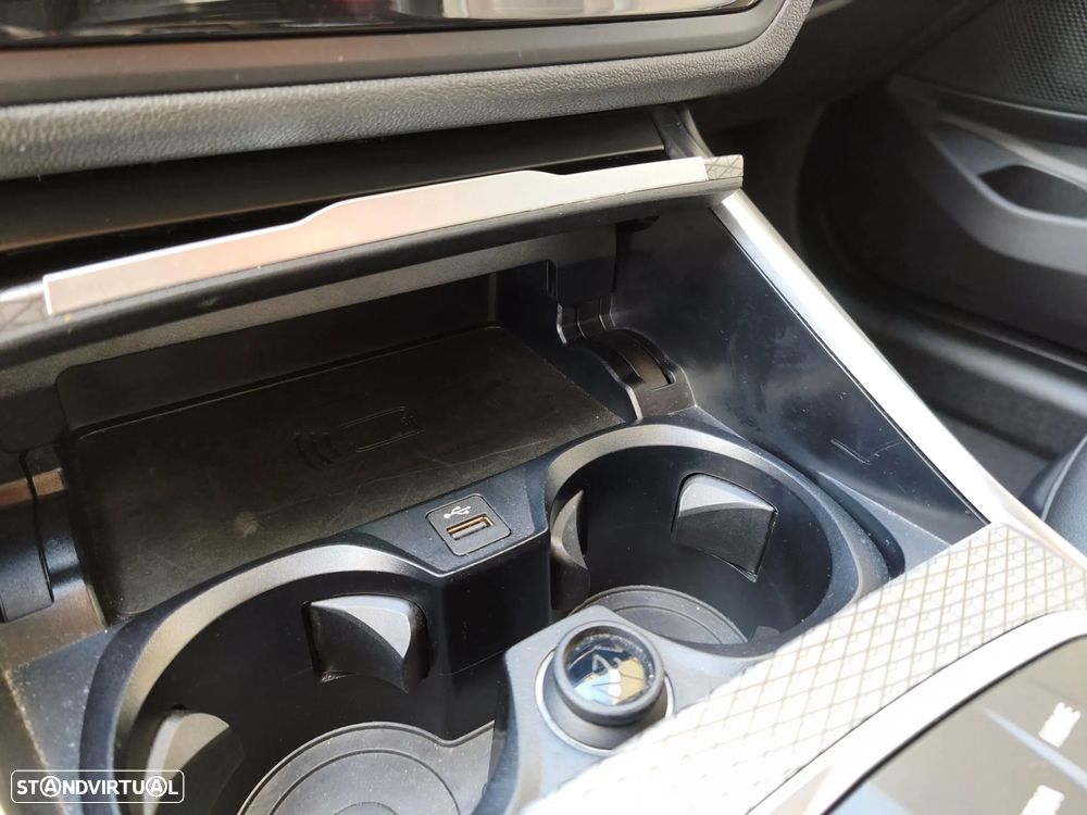 BMW 320 e Pack Desportivo M Auto - 28