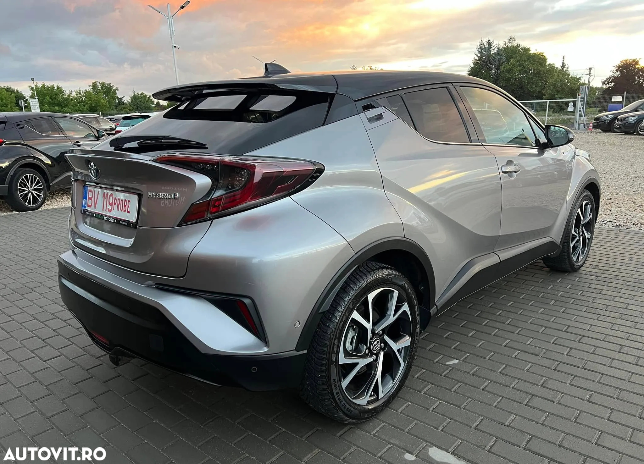 Toyota C-HR Hybrid Lounge - 2