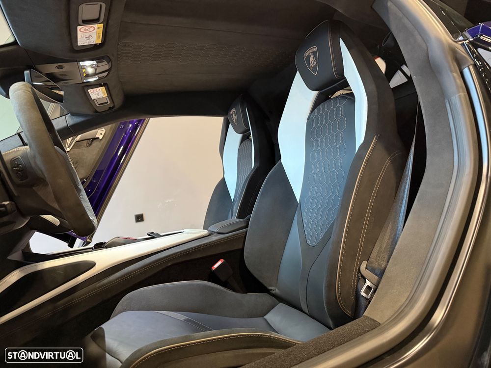 Lamborghini Revuelto 6.5 V12 - 25