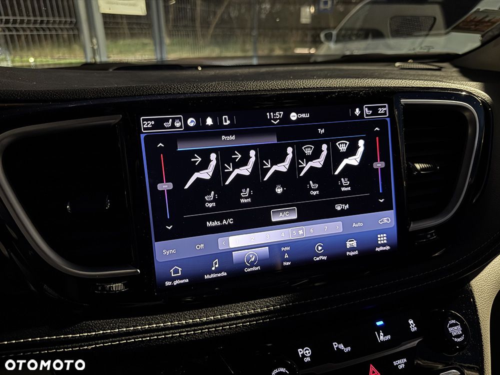 Chrysler Pacifica - 30