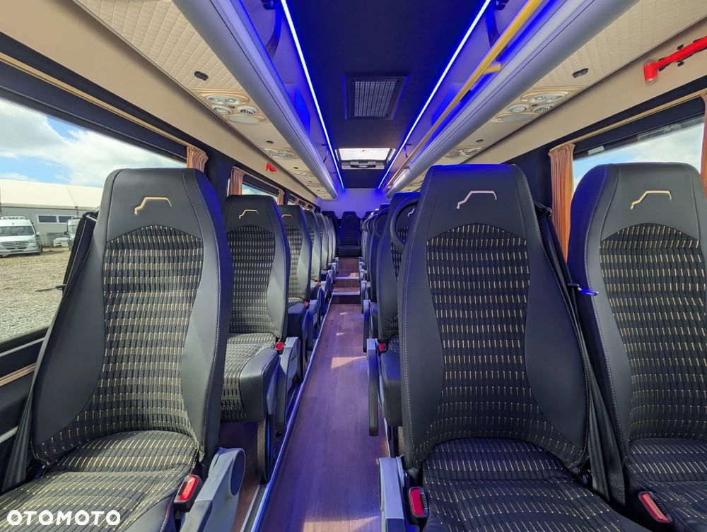 Mercedes-Benz Sprinter 517 - 18