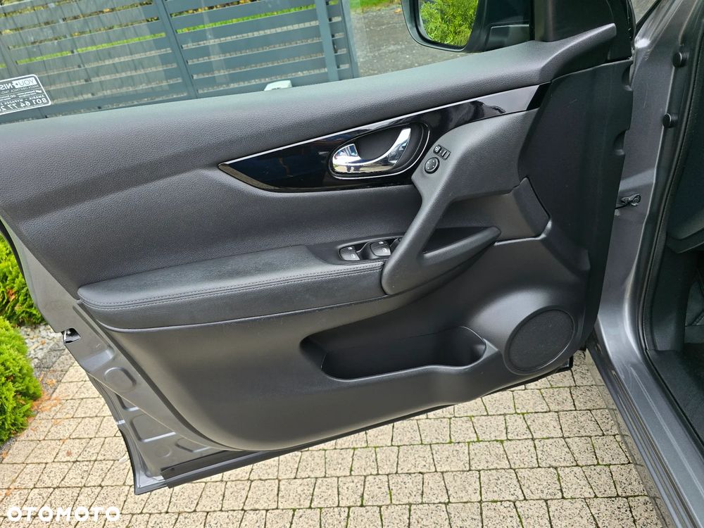 Nissan Qashqai 1.3 DIG-T N-CONNECTA - 24