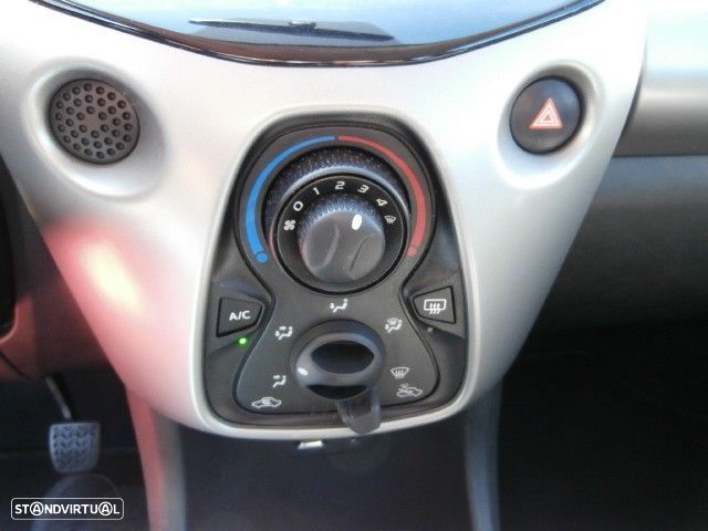 Toyota Aygo 1.0 X-Play+X-Touch - 19