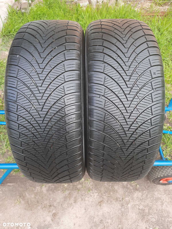 Opony wielosezonowe klasy średniej KUMHO 255/55/19 ok. 6 mm 2021 r SUV