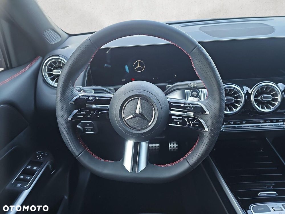 Mercedes-Benz GLB - 14