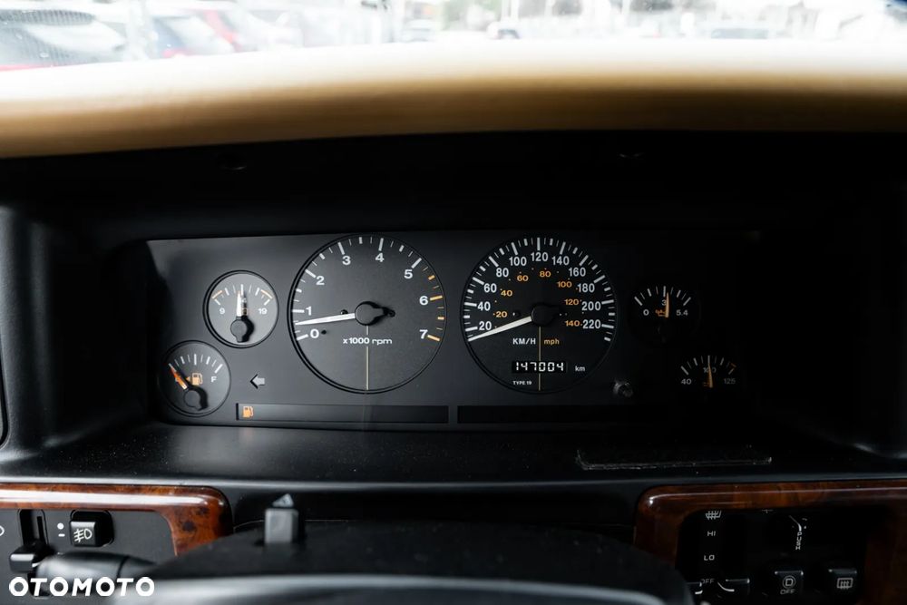 Jeep Grand Cherokee - 33