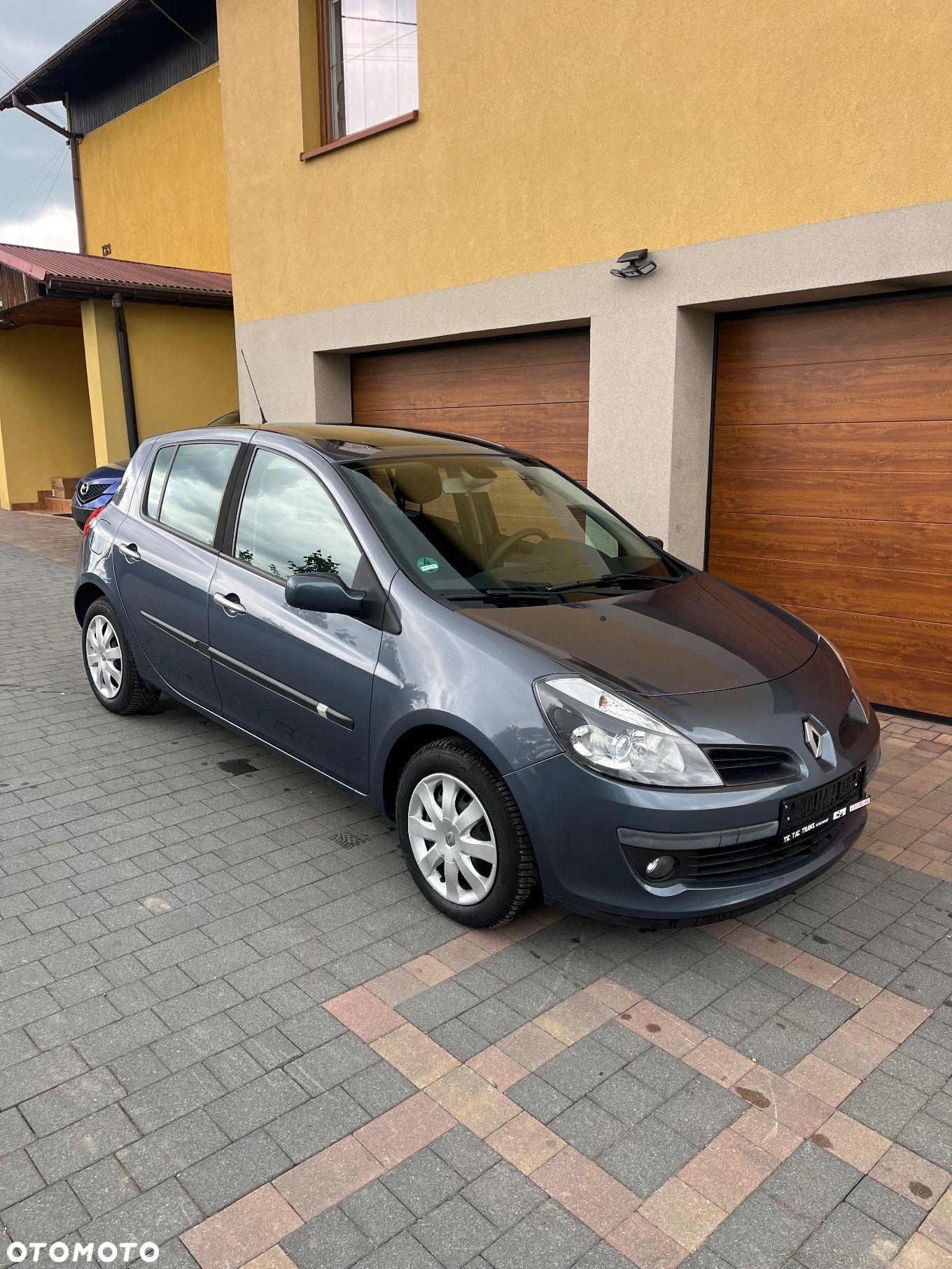 Renault Clio 1.6 16V Alize - 1
