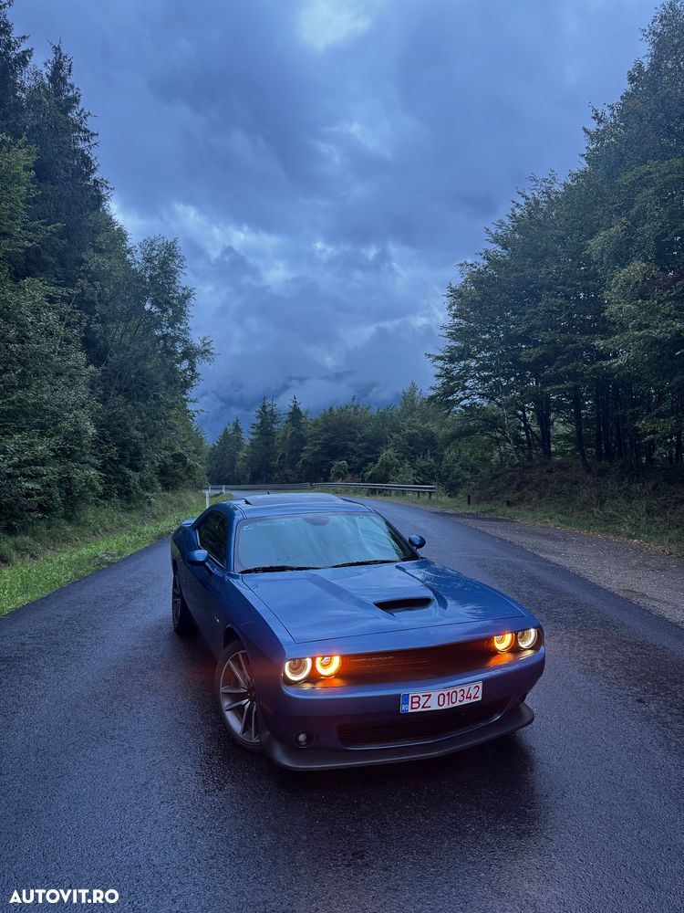 Dodge Challenger - 1