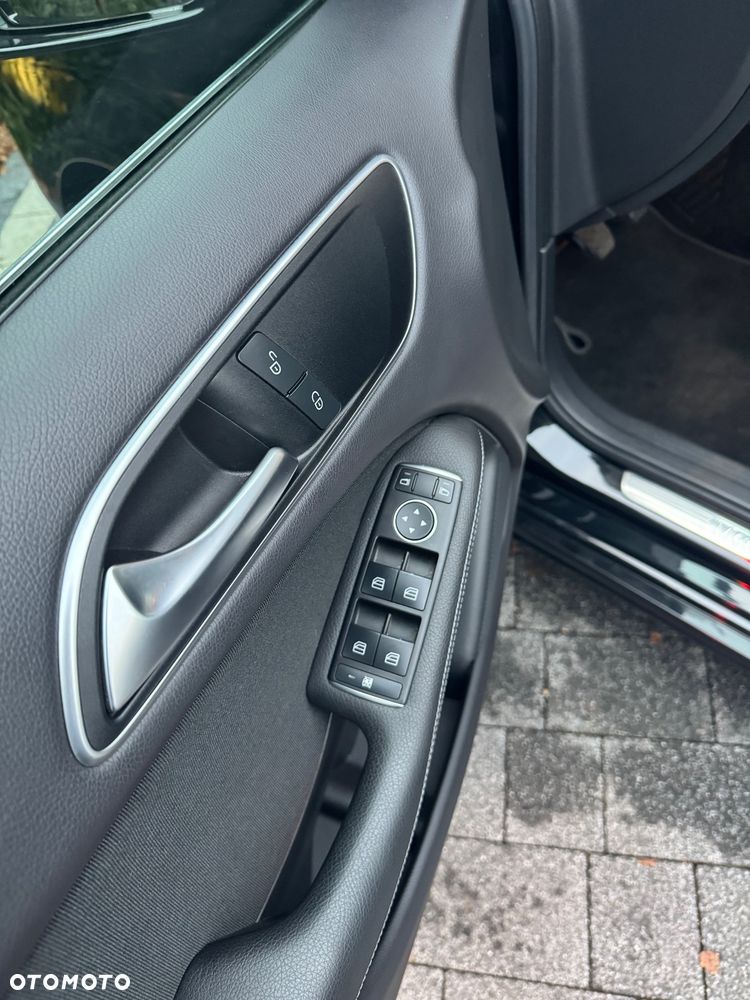 Mercedes-Benz Klasa B 180 Edition - 25