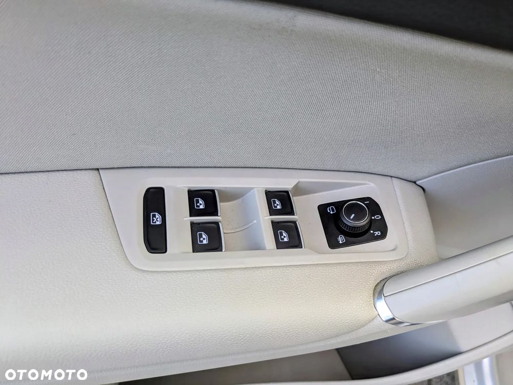Volkswagen Touran 1.6 TDI SCR (BlueMotion Technology) SOUND - 21