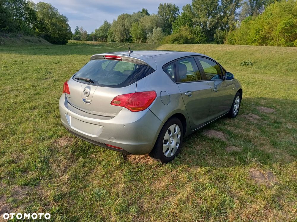 Opel Astra - 4