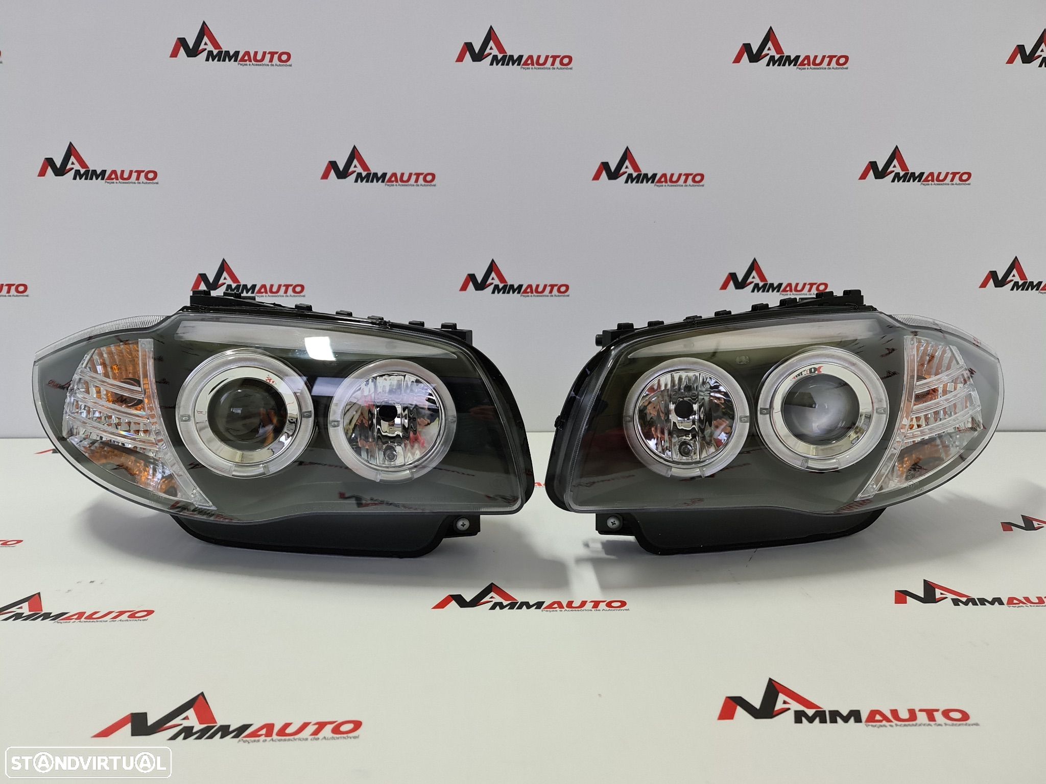 Faróis Angel Eyes CCFL BMW Série E81 E82 E87 E88 Fundo Preto - 1