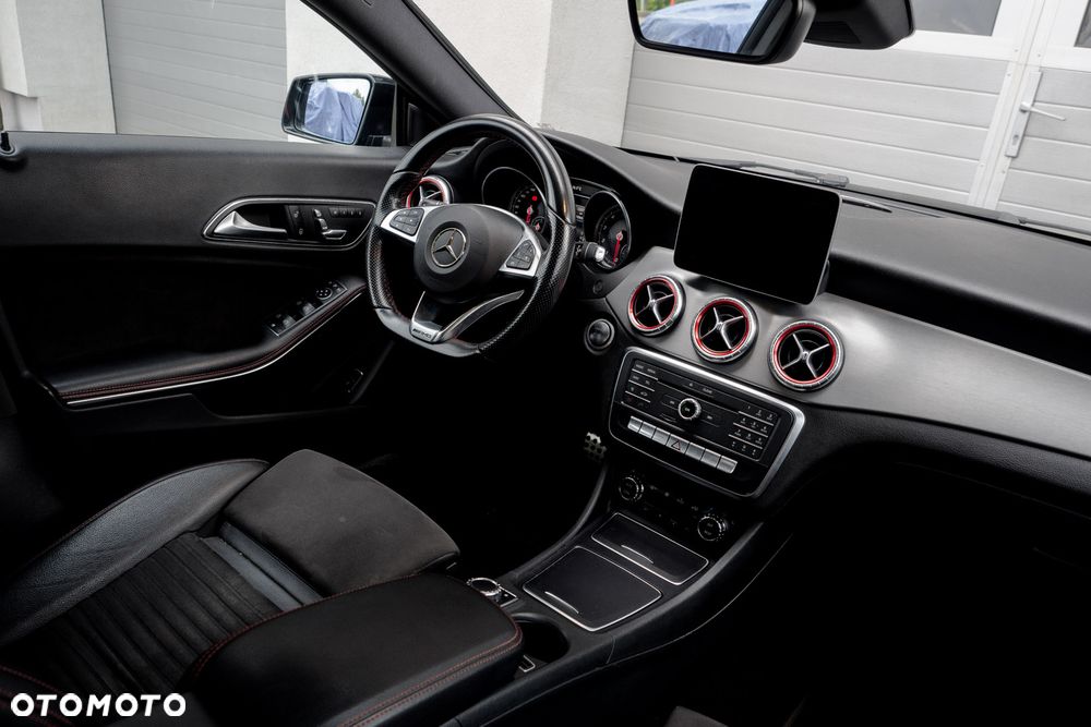 Mercedes-Benz CLA 200 7G-DCT AMG Line - 31