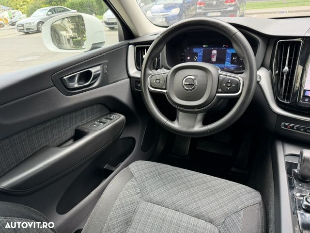 Volvo XC 60 B4 MHEV AT8 FWD Momentum Pro - 6