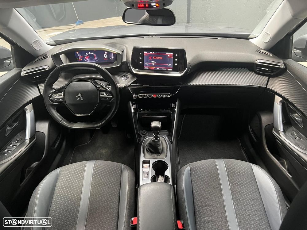 Peugeot 2008 1.2 PureTech Allure — fotografia 8