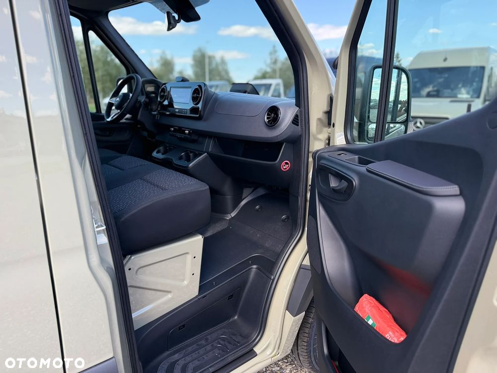Mercedes-Benz Sprinter - 16