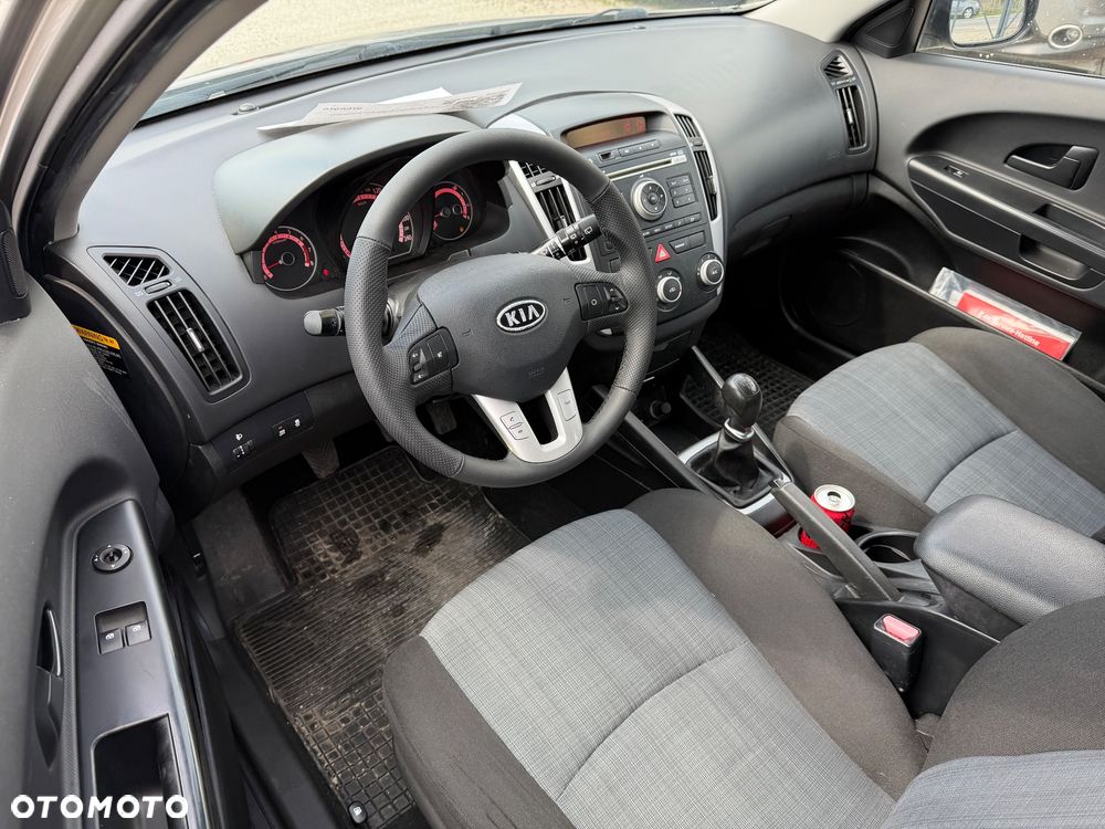 Kia Ceed 1.4 CVVT Attract - 37